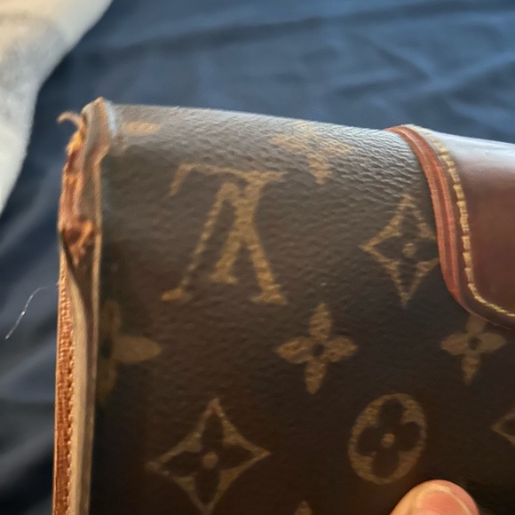 COPY - Authentic Louis Vuitton wallet - Picture 6 of 9